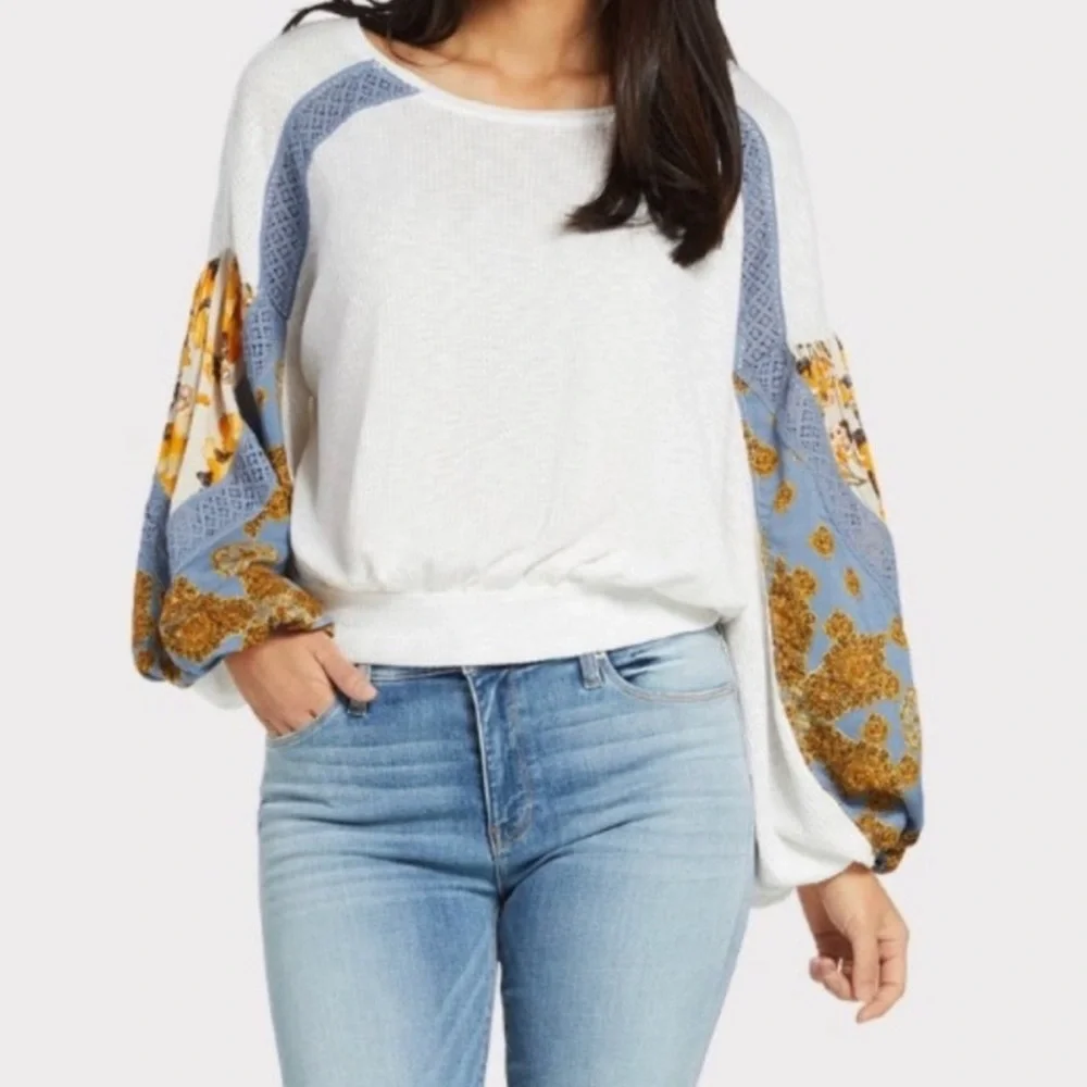 Free People Casual Clash White and Blue Patchwork Sleeve Sweater Top Size XS - Picture 1 of 7